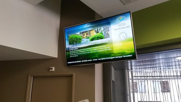 affichage dynamique au Centre Hospitalier Sainte-Marie, communication visiteurs