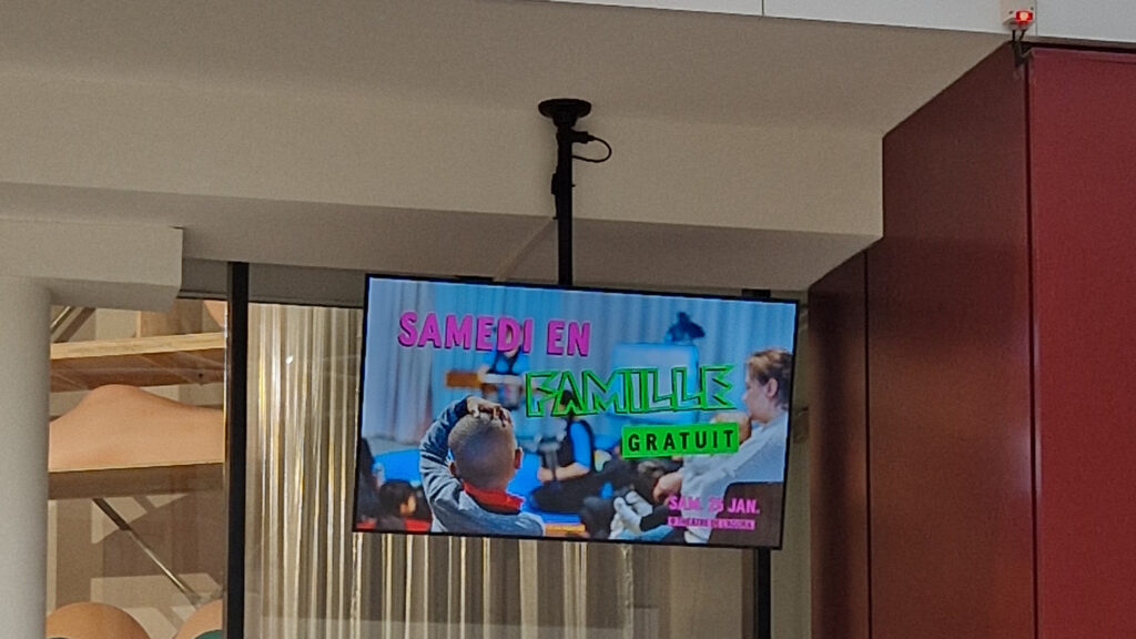 Affichage écran suspendu Scène Nationale Essonne