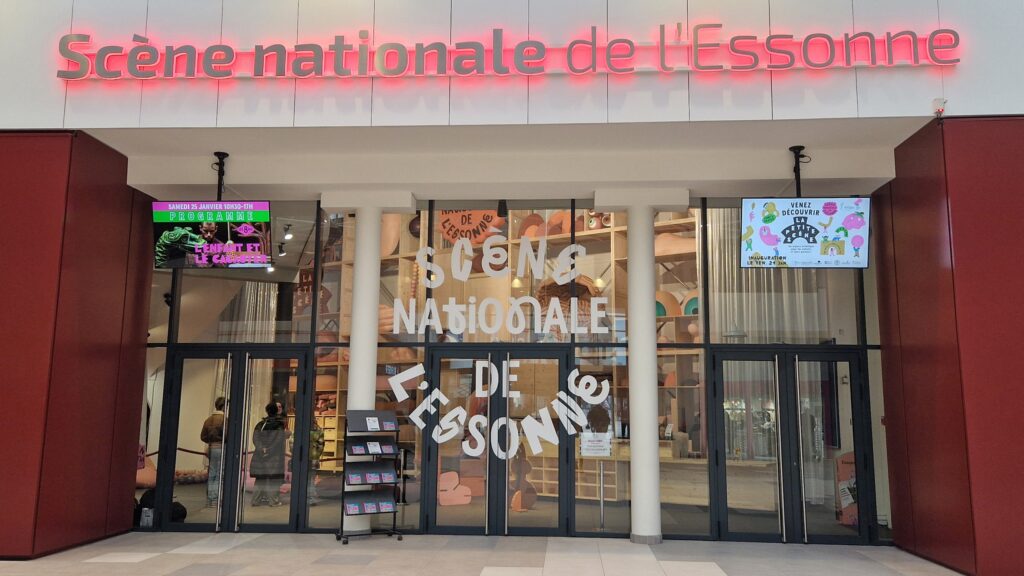 Affichage écrans suspendus Scène Nationale Essonne