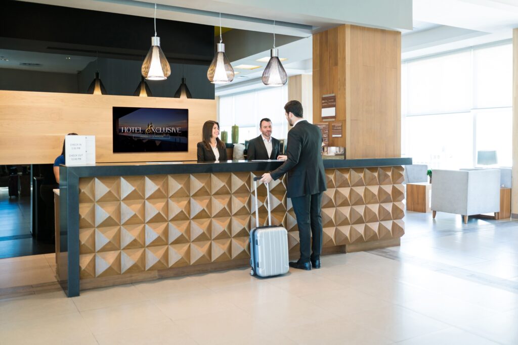 Affichage dynamique hall d'entrée hôtel